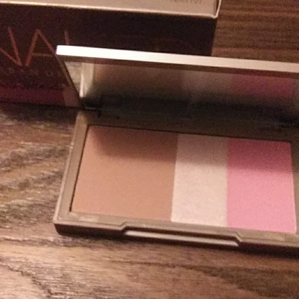 Urban Decay flushed blush/highlight/bronzer